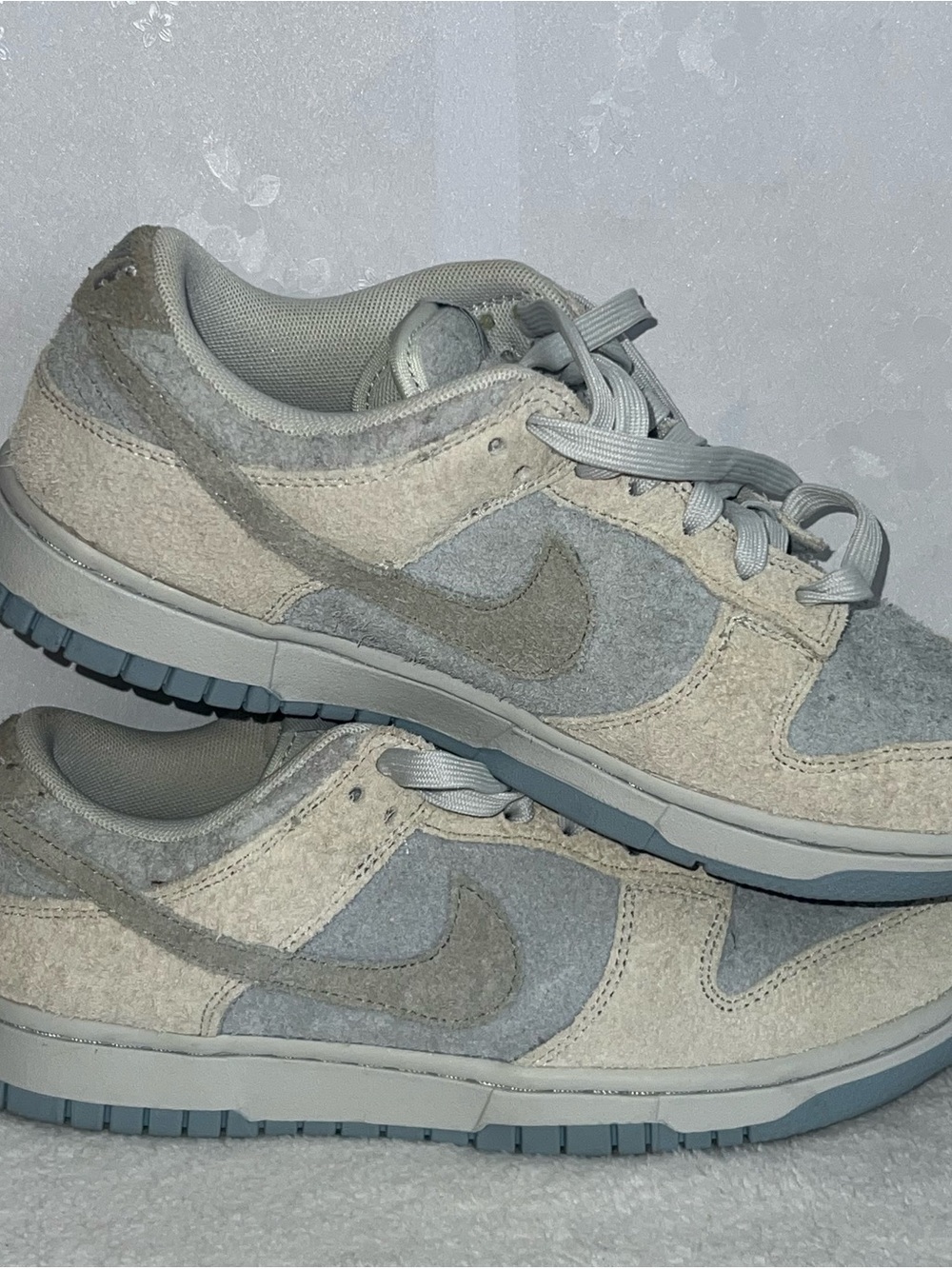 Nike White Low-Top Sneakers with Grey Tag Detail